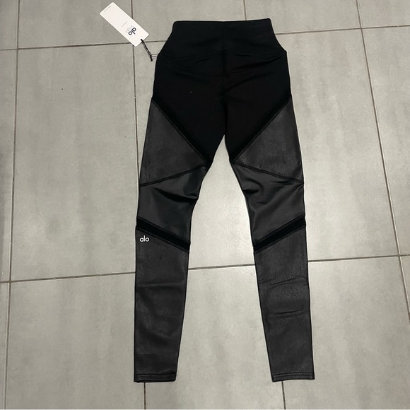ALO Yoga Pants - NWT Alo Yoga High Waist Set Black Leggings